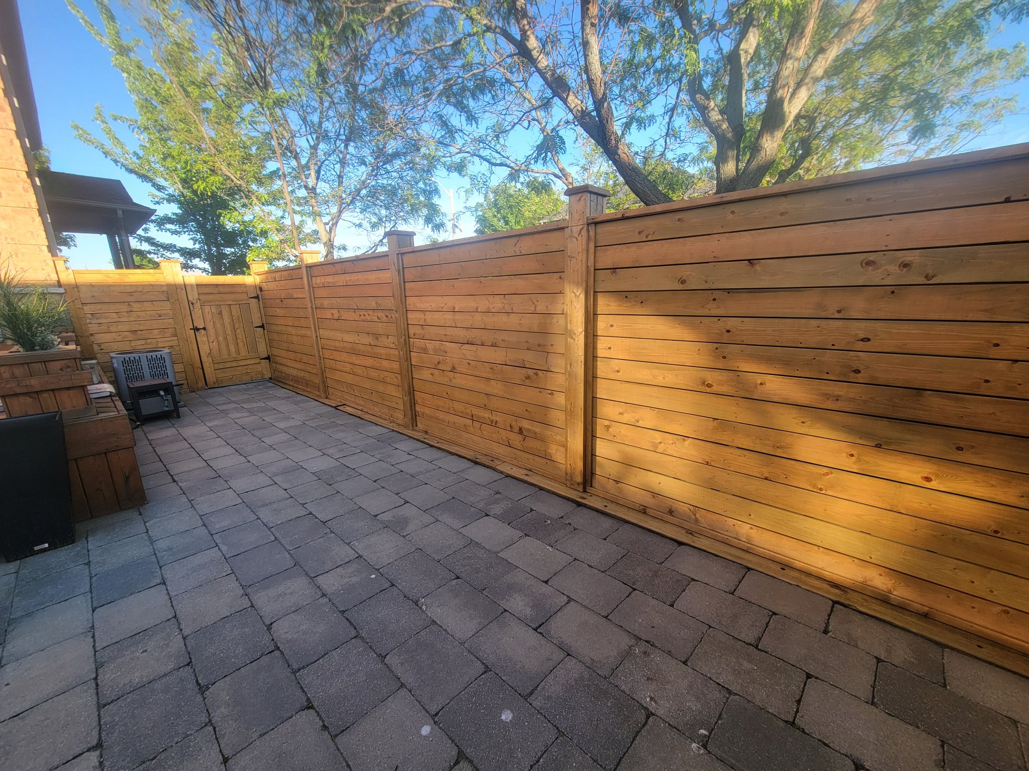 Fence staining and sealing Vaughan - lattice privacy fence with eagle carving